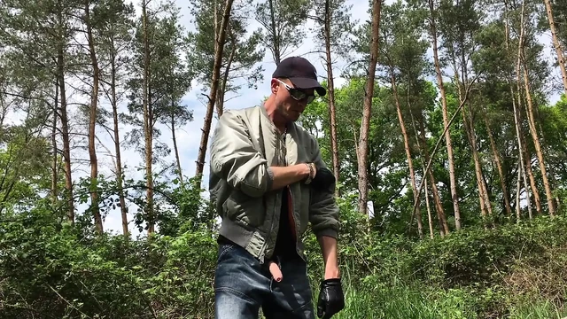 Outdoor Piss