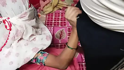 Die Schöne Sexy Schwägerin Gefickt, Nachdem Sie Ein Tuch Auf Ihrem Mund Gefesselt Hatte