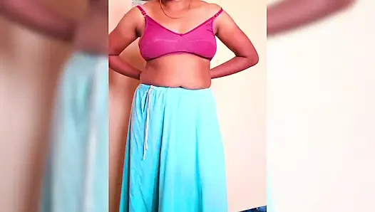 Ammu elbisesi gecelik değiştirip sari büyük memeler ammus göğüslerini gösteriyor