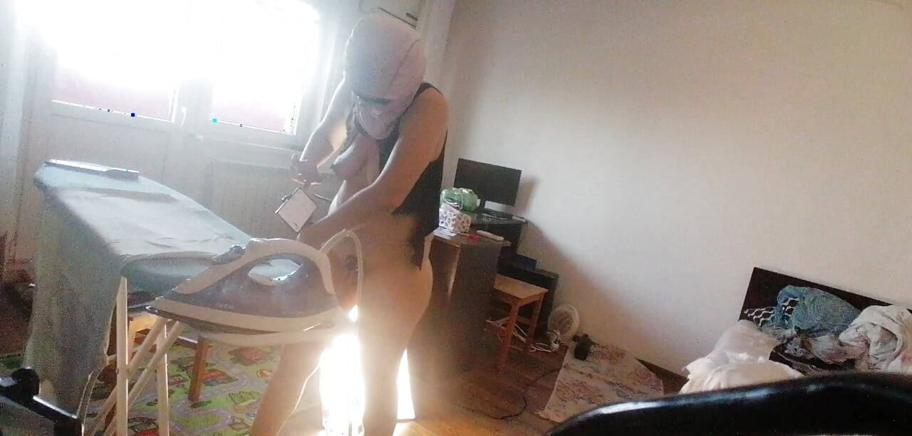 Sexy wife doing chores in the house naked. Cum on wife's big ass. Hot foreplay with a couple, oil massage on the body.