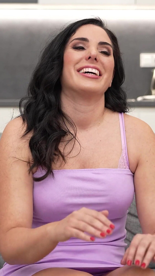 Συνέντευξη της Ισπανίδας πουτάνας PAWG Linda Del Sol