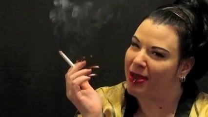 Dewi takdir kaine merokok untukmu