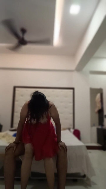 Jaw-dropping moment from "Desi aunty riding in hotel"