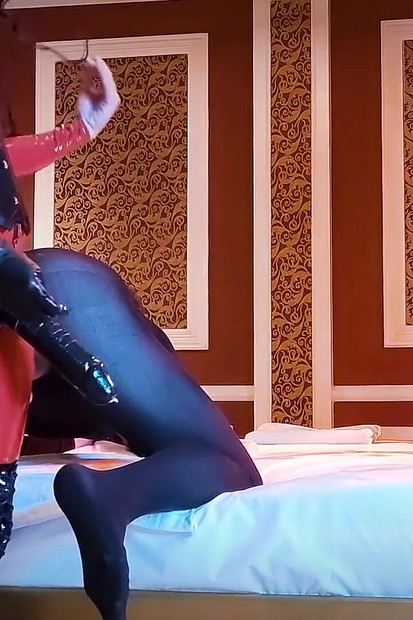 Фемдом пеггінг з 8-дюймовим страпоном