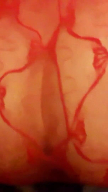 Muss man gesehen haben von "Bbw milf in roten strümpfen, kurzer clip"
