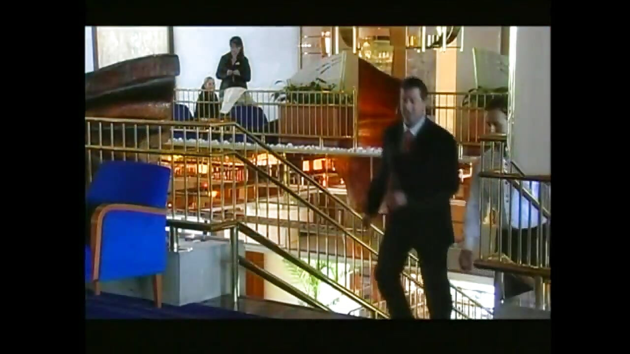 Underbar sexig MILF med perfekta bröst knullad på hotell och sperma på röv av stor vintage kuk