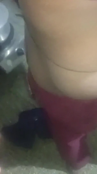 把它放在她嘴里，说：“放下。 | 短片 1