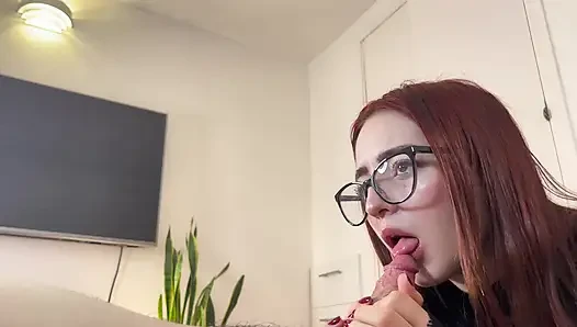 19 yaşındaki kızıl saçlı yarağımı emiyor ve dölümü yutuyor
