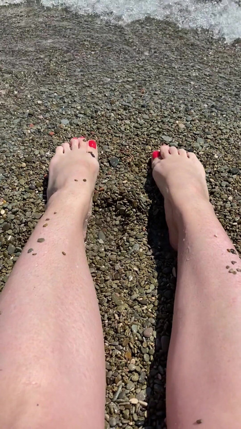 Amateur Outdoors Showing Feet | Clip 1