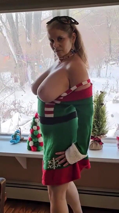 Mommy Housewife HUGE Tits and Big Ass at Christmas ONLY FANS Mature MILF | Clip 1