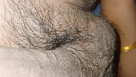 Desi Wife  ne land ko sehlate huye chusa