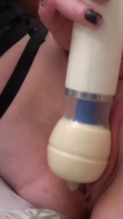 Ώριμες λεσβίες Molly και Valentina Striptease Show | Κλιπ 2