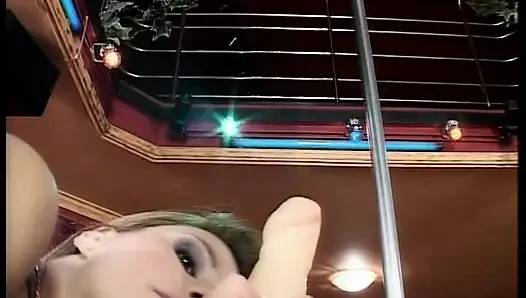 Muhteşem sarışın Alman orta yaşlı seksi kadın birkaç oyuncakla oynuyor