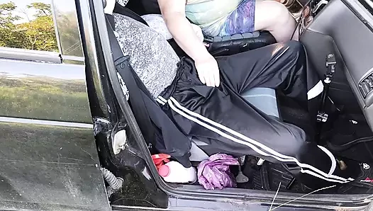 Neighbour porn video – in the car in the parking lot, a neighbor jerks off my dick until I cum
