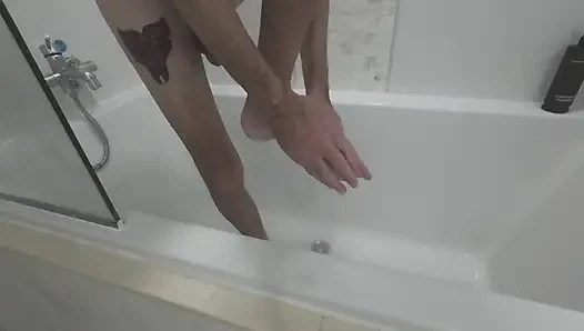 Ayaklarıma tapanlarım için ayaklarımı yıkıyorum