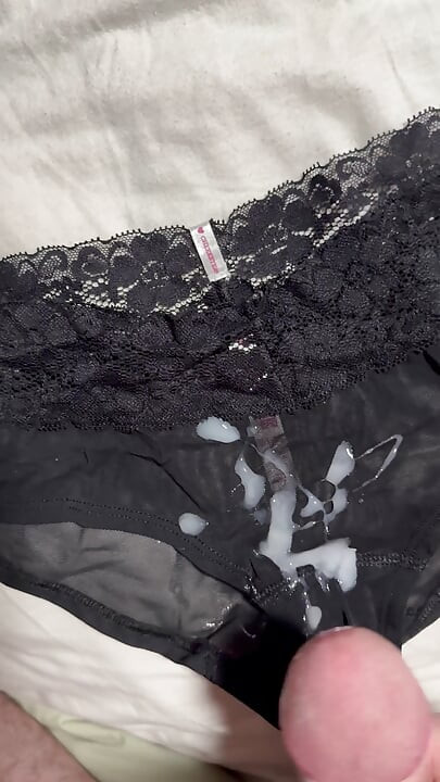 น้ําแตกบนกางเกงในของเมีย 6