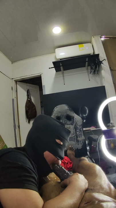 Throat Champ Black Mask 5