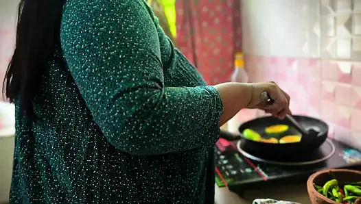Tante seksi india dientot anal sama majikan dominannya waktu lagi masak di dapur dan suaminya nggak di rumah - seks anal arab