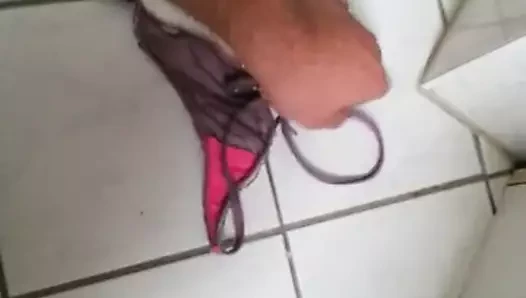 Tanga der Mitbewohnerin