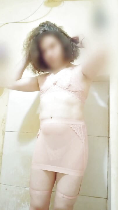 セクシーなランジェリーを身に着けて