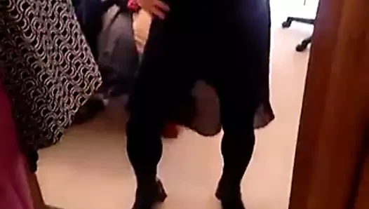 Külot giyinmiş tayt çizmeler yarak iç çamaşırı