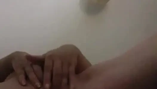 Emma GARCIA Fransız mastürbasyon yapıyor edepsizce konuşuyor