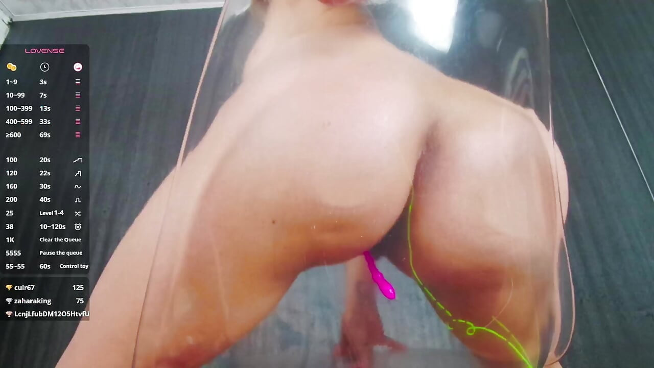 MILF deliciosa literalmente sentando na sua cara!