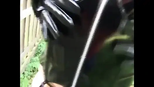 Edepsiz bir esmer için ateşli vahşi fetiş seks