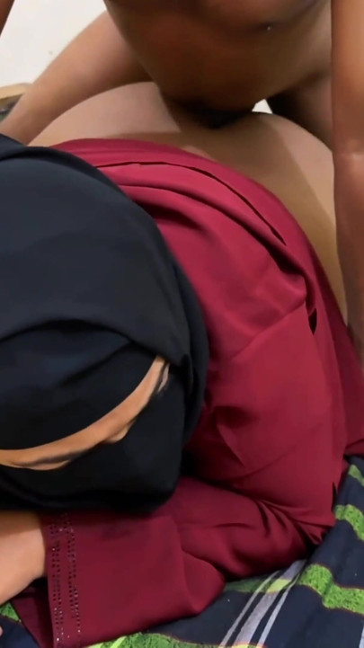 Niqab & Hijab Hookup: Arab Hot Wife Gets Rough Fuck with Condom by Husband's Friends