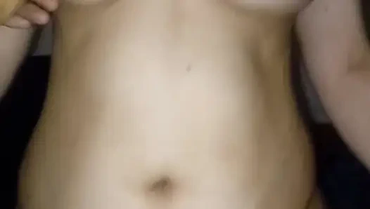 Pürüzsüz vücutlu amcık dar iç çekiyor harika Asyalı kadın