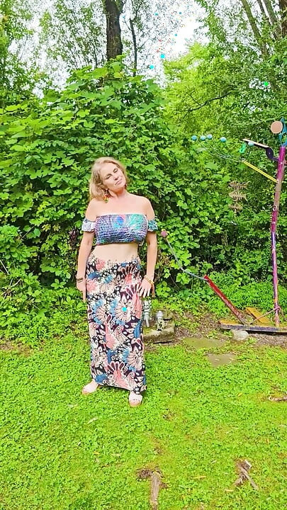 BIG MATURE MOMMY TITTY outdoor clips from my ONLYFAN Page released