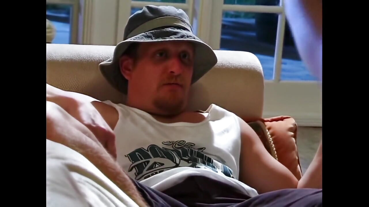 Een jonge roodharige die ongelooflijk graag geneukt wil worden als een slet