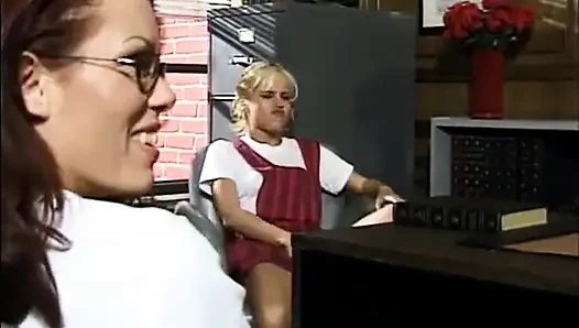 Üniversiteli Kelly, bölüm 3