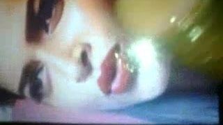 Deepika Padukone Gesicht gefüllt mit Sperma!