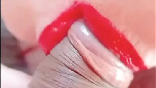 Sabrinahole nimmt in den mund und schluckt alles sperma