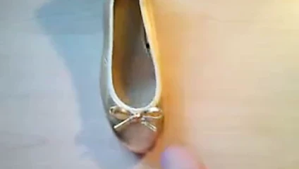 Shoe - Schuhe der aelteren Nachbarstochter