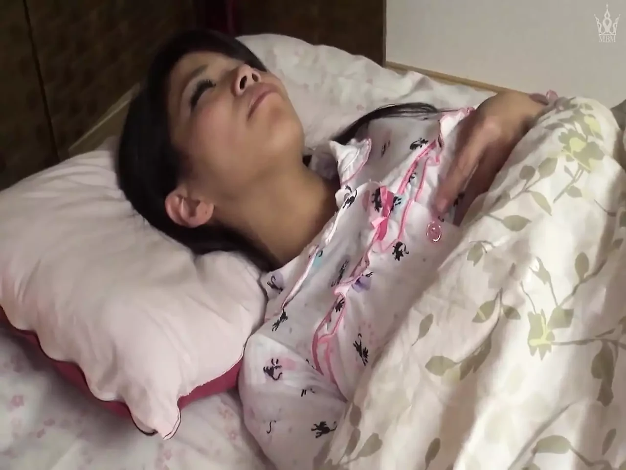 两个热辣的日本小妞一起享受