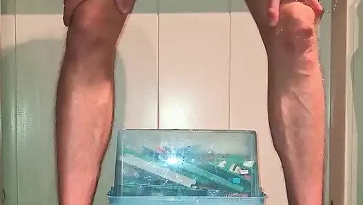 Ateşli eşcinsel twink tek başına sert büyük yarak yapay penisle sidik orgazmı