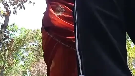 Chachi chacha ke saat sambandh bana rahi hai