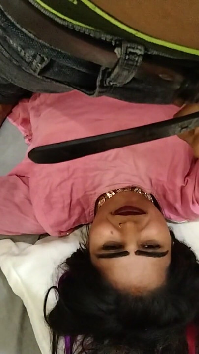 Stepbrother ne bed par handjob karna shikhaya | Clip 1