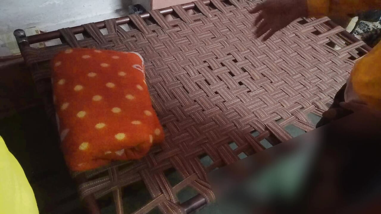 Awek manis dengan pepek ketat tegar di kampung di luar MMS awek desi berkongkek xxx