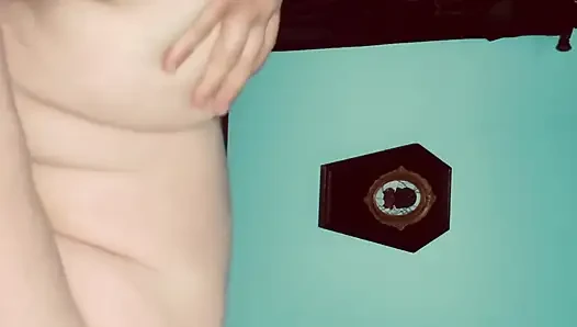Mollige PAWG macht back shots doggystyle, während ehemänner arbeiten