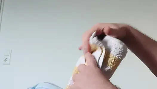 Küçük Penis Havluyla Eğleniyor