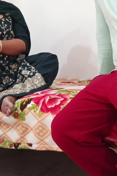 Ο Devar ξεγέλασε την Bhabhi της με μετρητά και τη γαμούσε ασταμάτητα