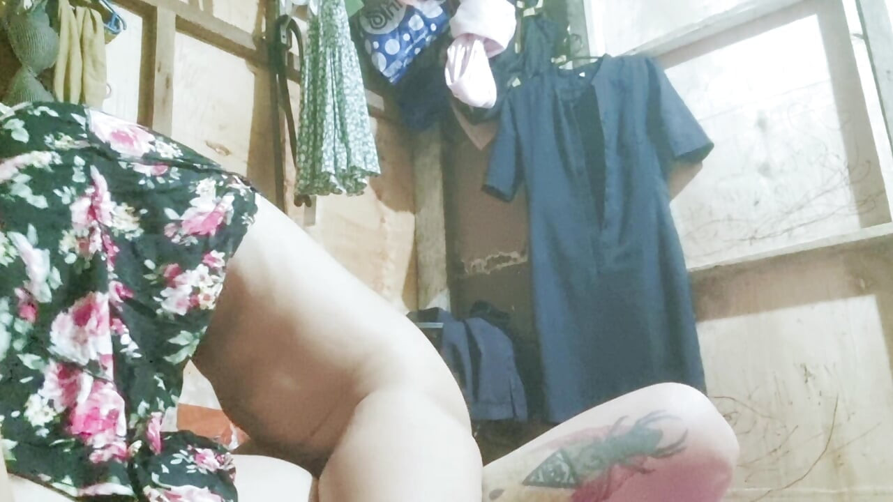 Filipina wife share pussy with her college friend