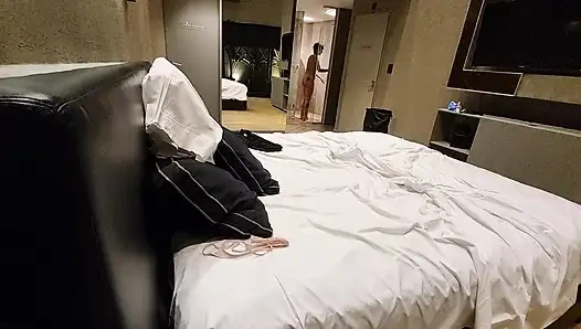 Cewek nakal argentina dientot habis-habisan sama cowok kolombia sampai memeknya menganga lebar