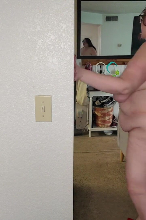 BBW MILF Nude Catwalk in Red Heels