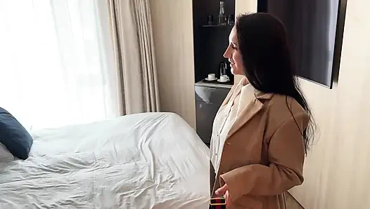 Lost Tourist Shows Her Nudes Asking For Big Ben - Then Takes It Deep!