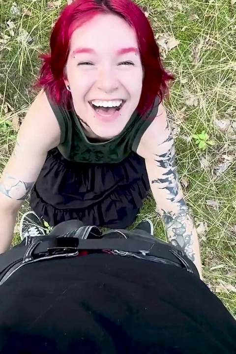 树林里的户外口交——我们差点被抓到