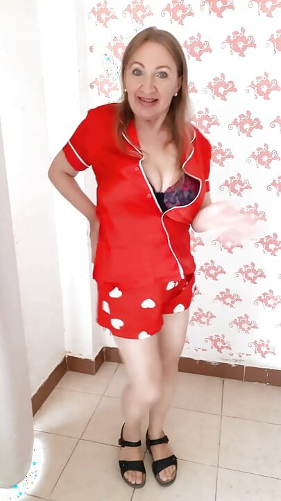 Hot MILF with Huge Natural Tits Do Striptease in Sexy Underwear